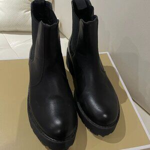 Dirty Laundry Black Chelsea Boots - womens size 6